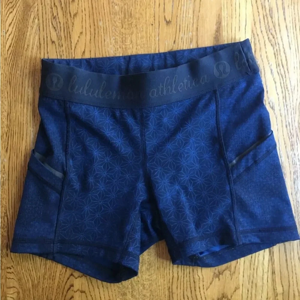 Lululemon athletica ~What The Sport / 4”Short Full   Size 2 Sashiko Print
